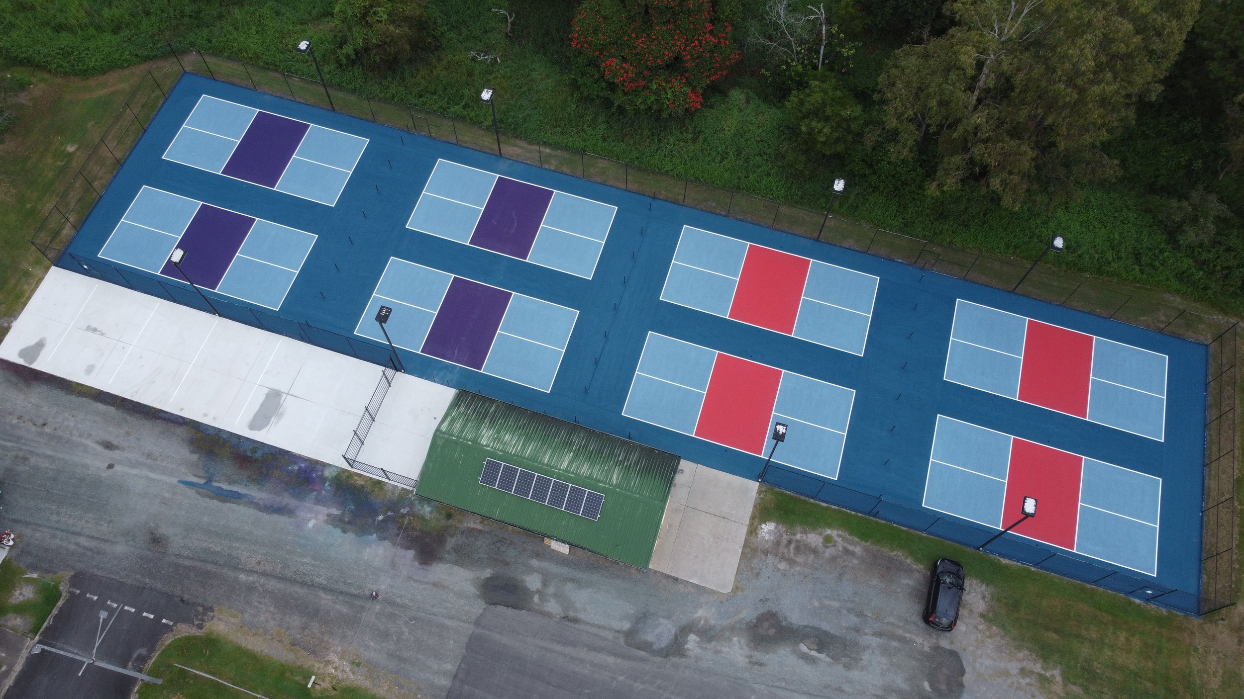 Cải tạo mặt sân pickleball-tennis TRƠN, MÒN giày với Sơn 2 lớp TOPSPORTS trên nền nhựa